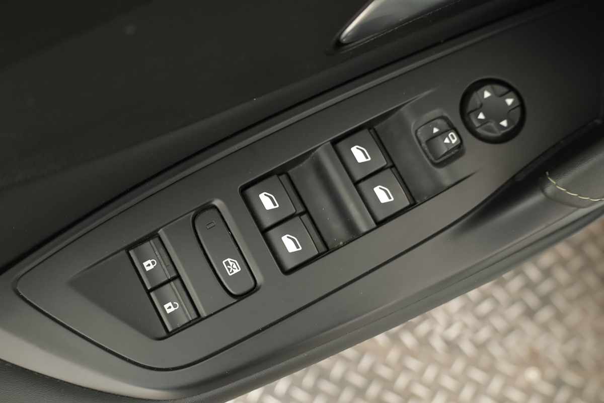 peugeot-308-2024-gasolina-1199cc