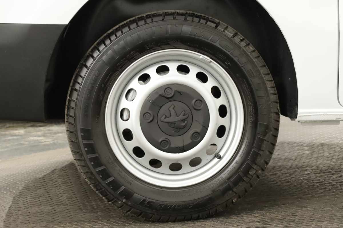 peugeot-expert-2023-diesel-1499cc