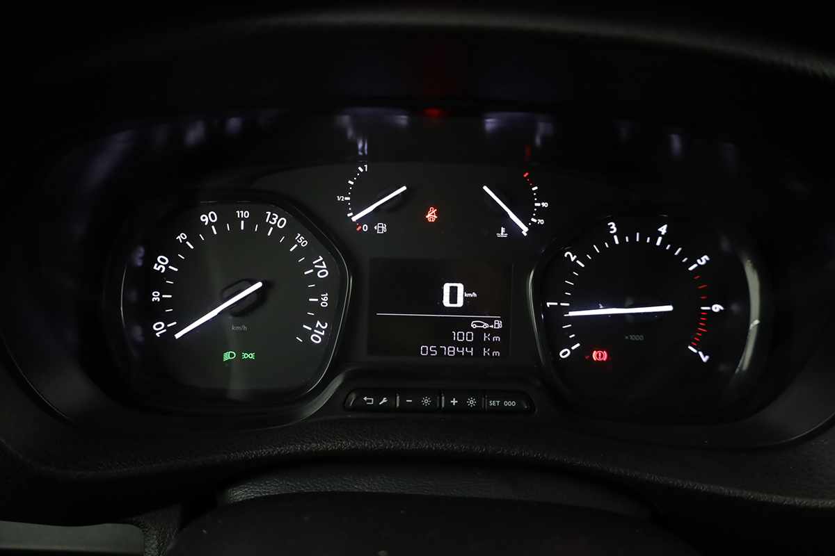 peugeot-expert-2023-diesel-1499cc