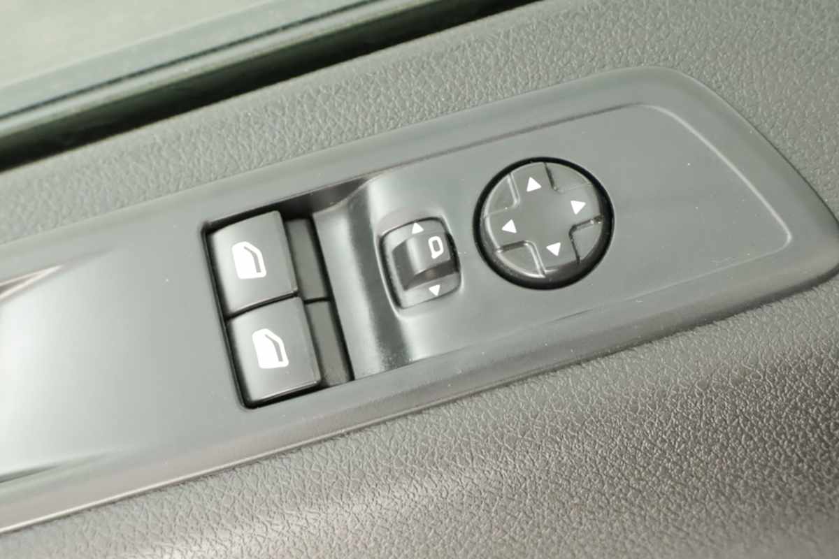peugeot-expert-2023-diesel-1499cc