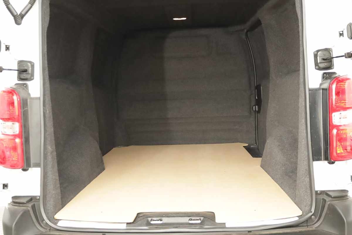 peugeot-expert-2023-diesel-1499cc