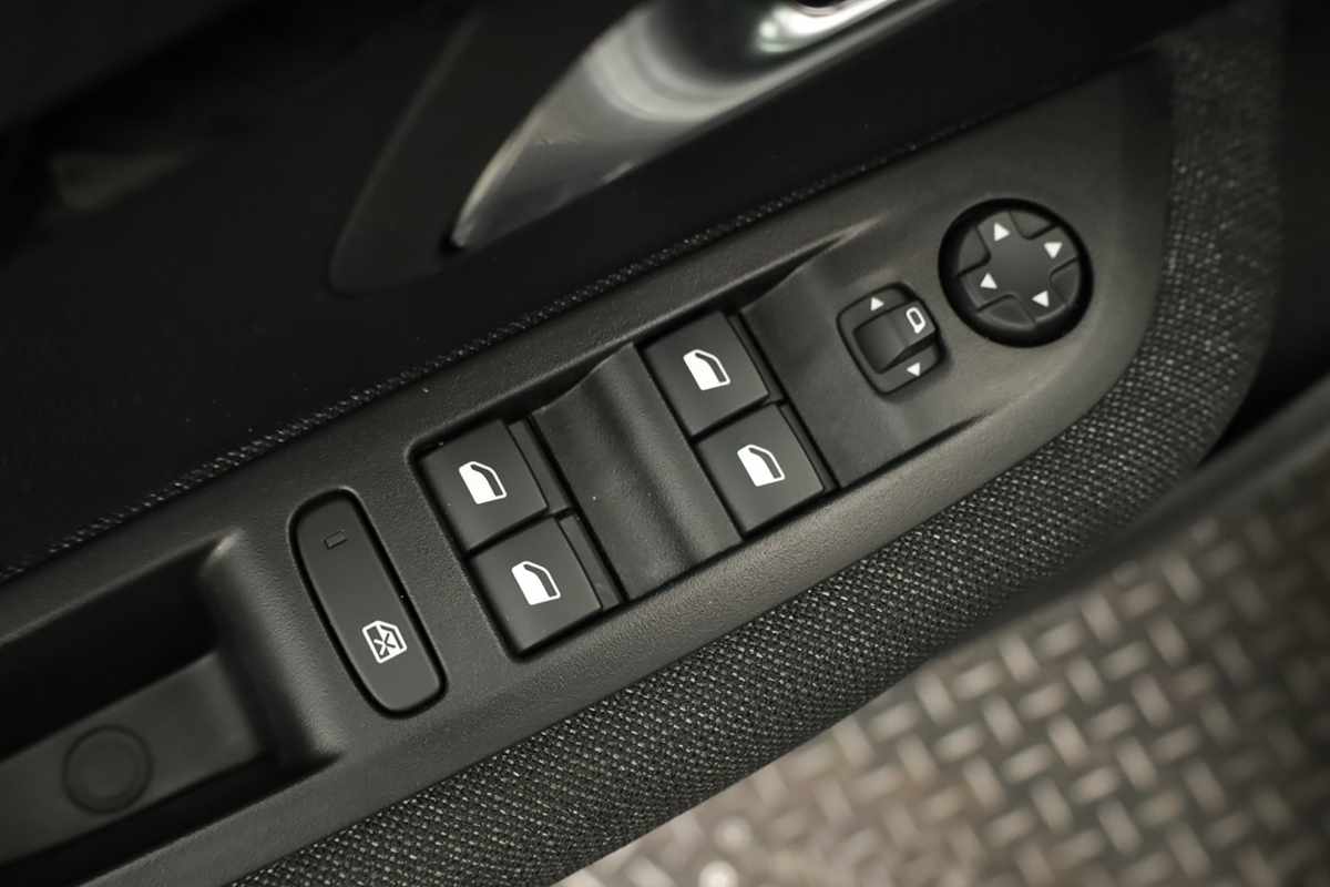 peugeot-208-2025-gasolina-1199cc
