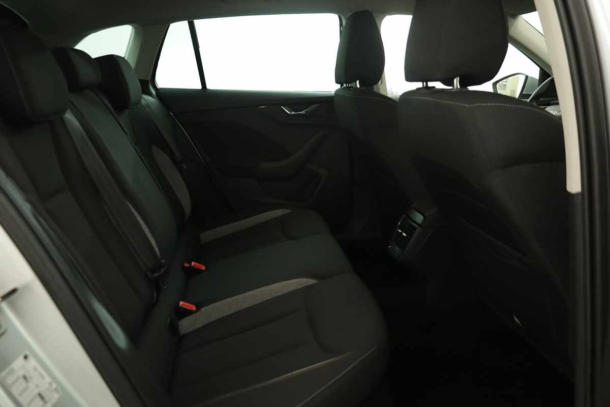 skoda-scala-2025-gasolina-999cc