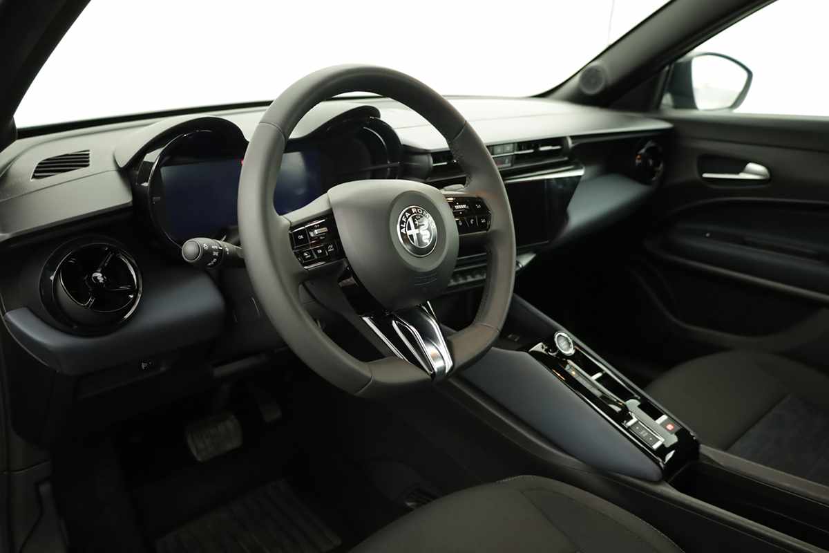 alfa-romeo-junior-2025-eletrico-0cc