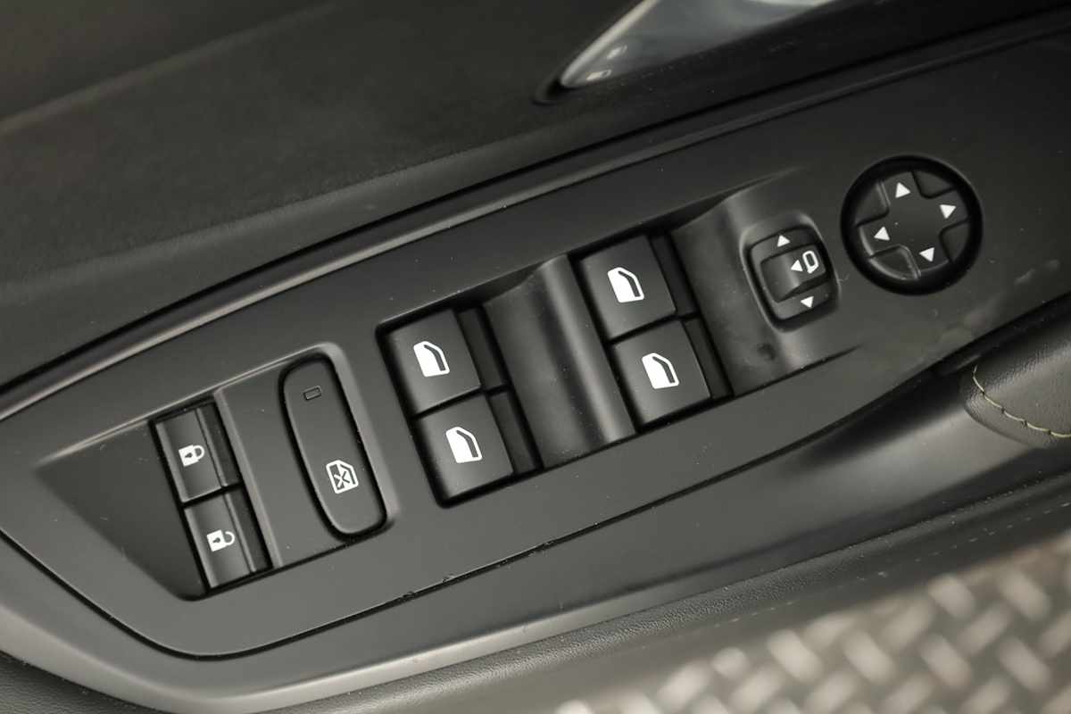 peugeot-308-2024-gasolina-1199cc