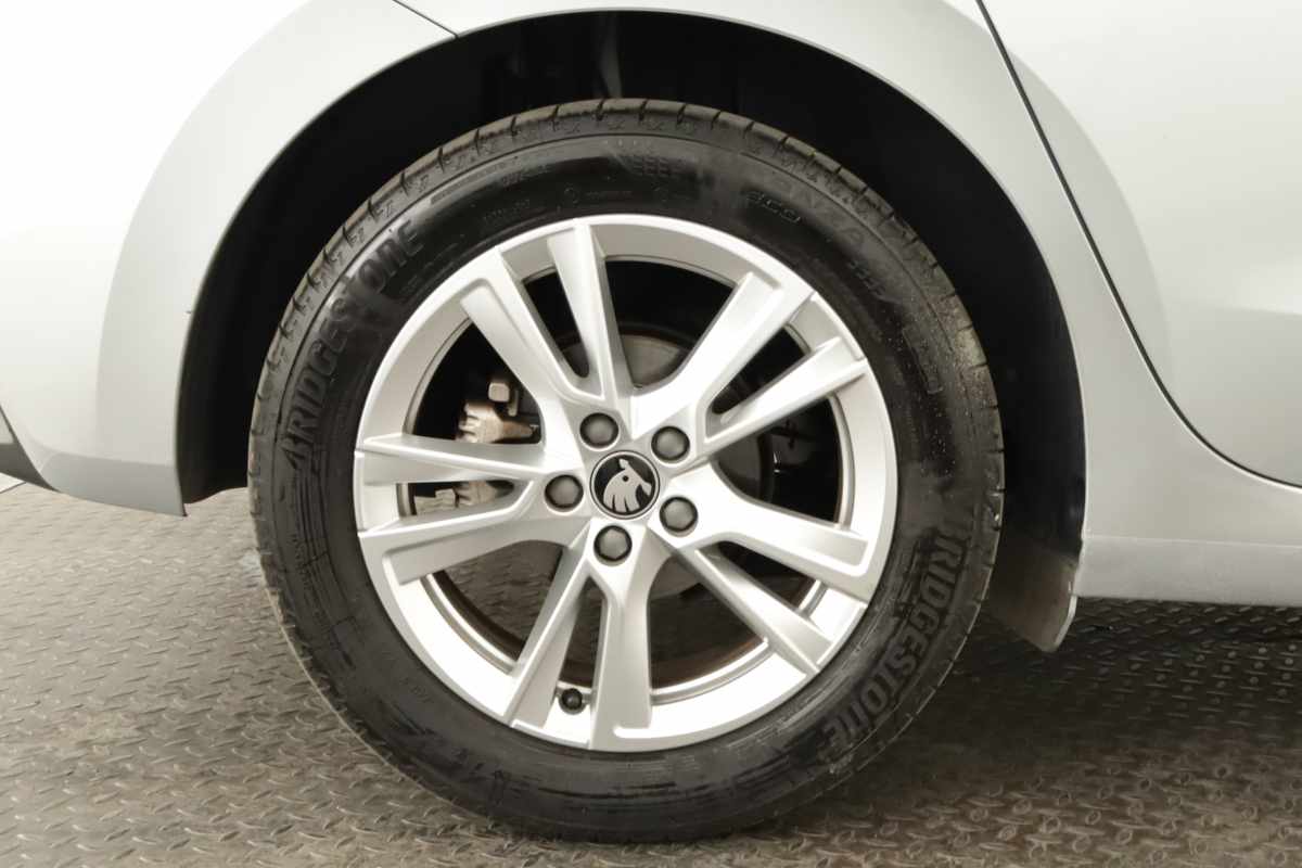 skoda-fabia-2025-gasolina-999cc