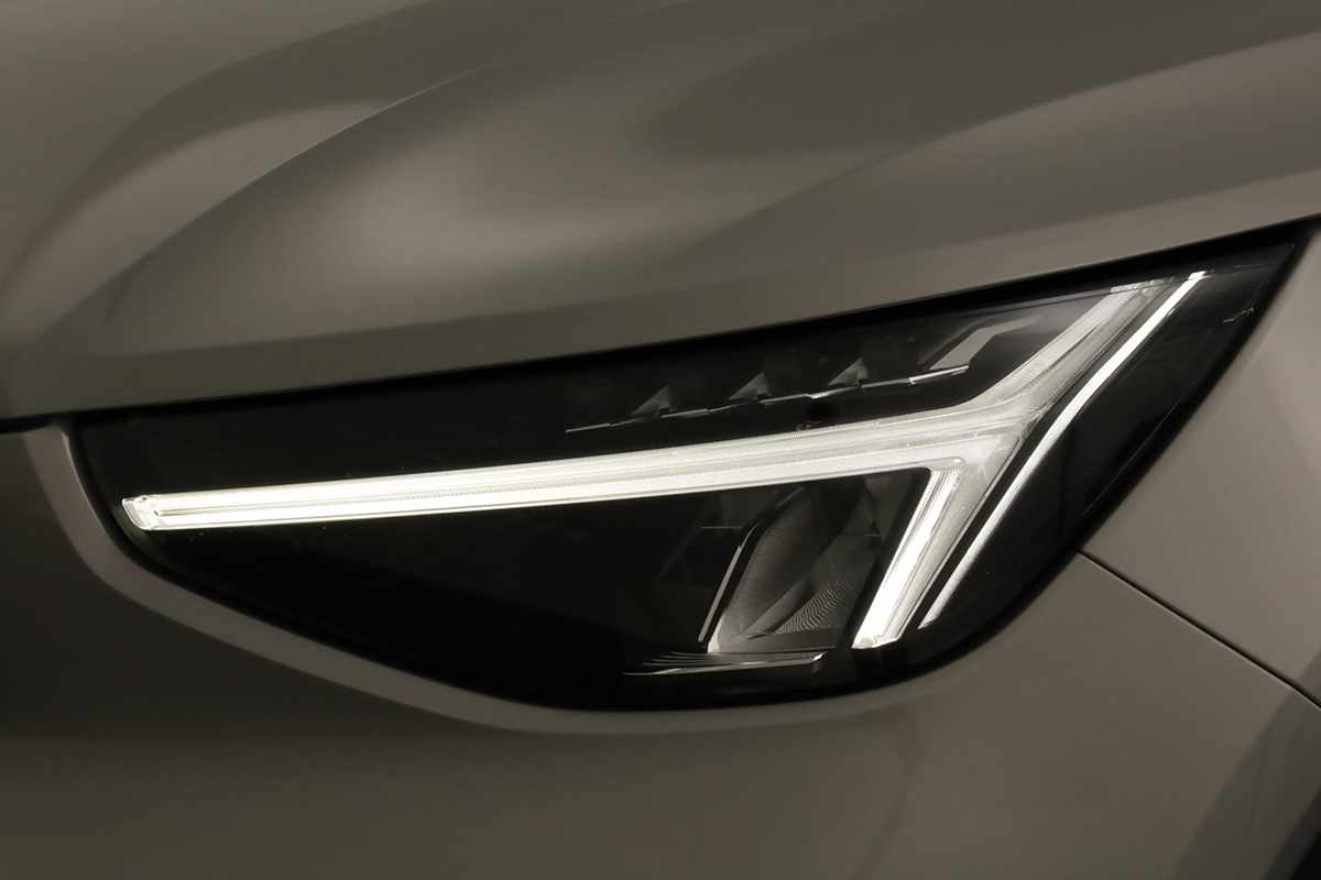 volvo-xc40-2025-gasolina-1969cc