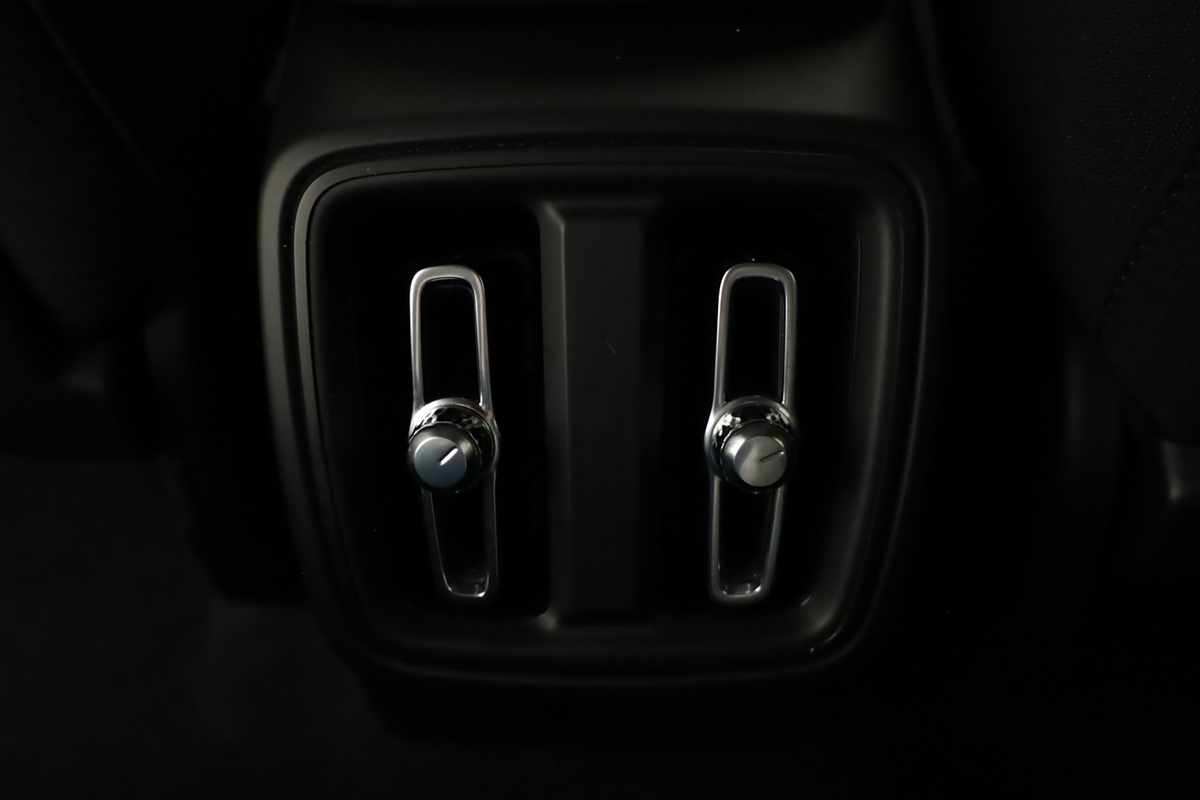 volvo-xc40-2025-gasolina-1969cc
