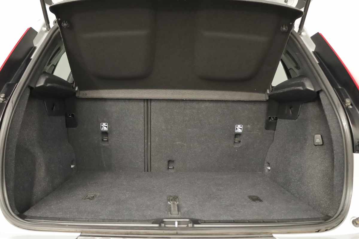 volvo-xc40-2025-gasolina-1969cc