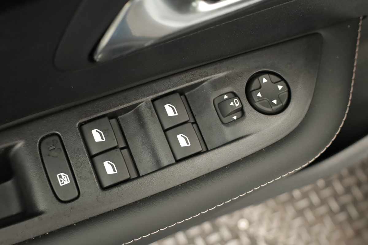 peugeot-208-2026-gasolina-1199cc