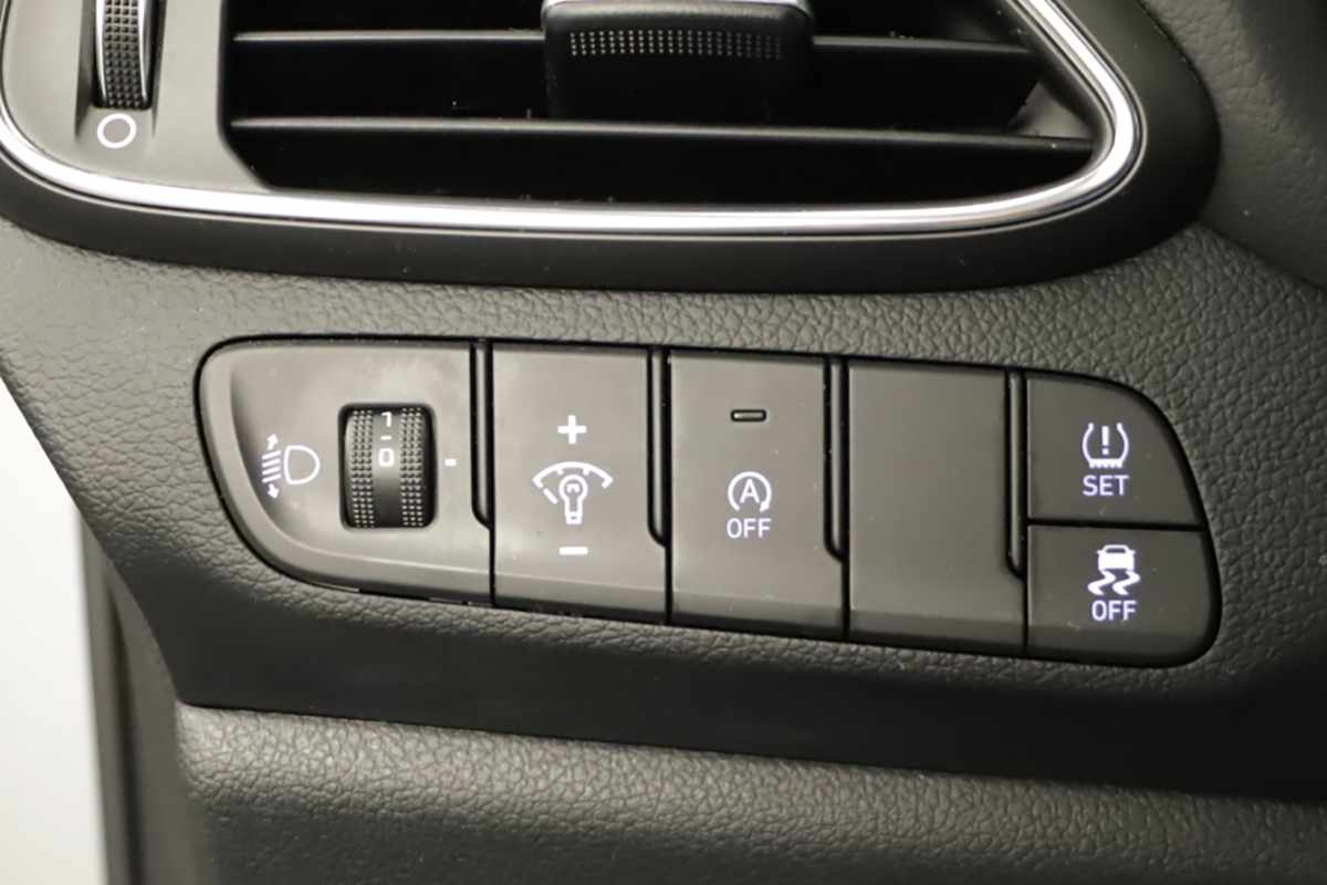 hyundai-i30-2025-gasolina-998cc