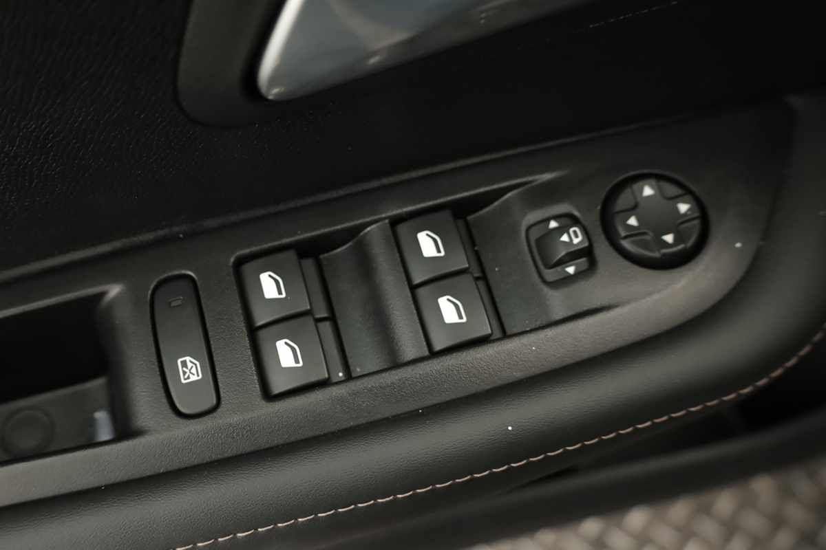 peugeot-208-2025-gasolina-1199cc