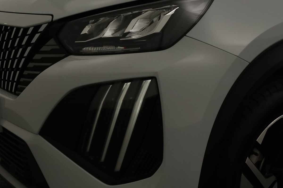 peugeot-e-2008-2025-eletrico-0cc