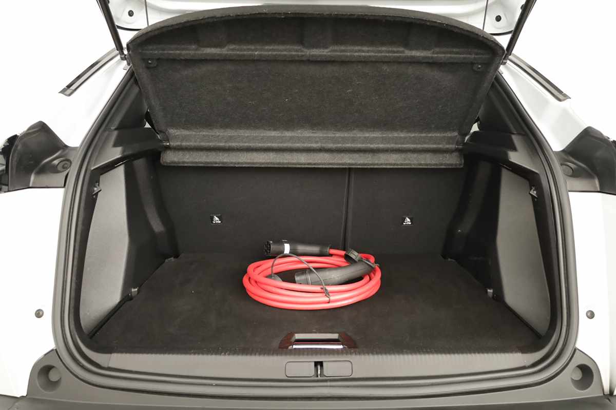 peugeot-e-2008-2025-eletrico-0cc