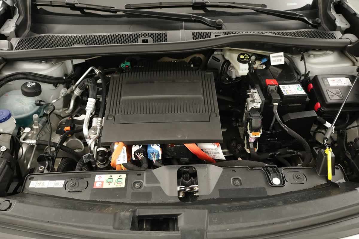peugeot-e-2008-2025-eletrico-0cc