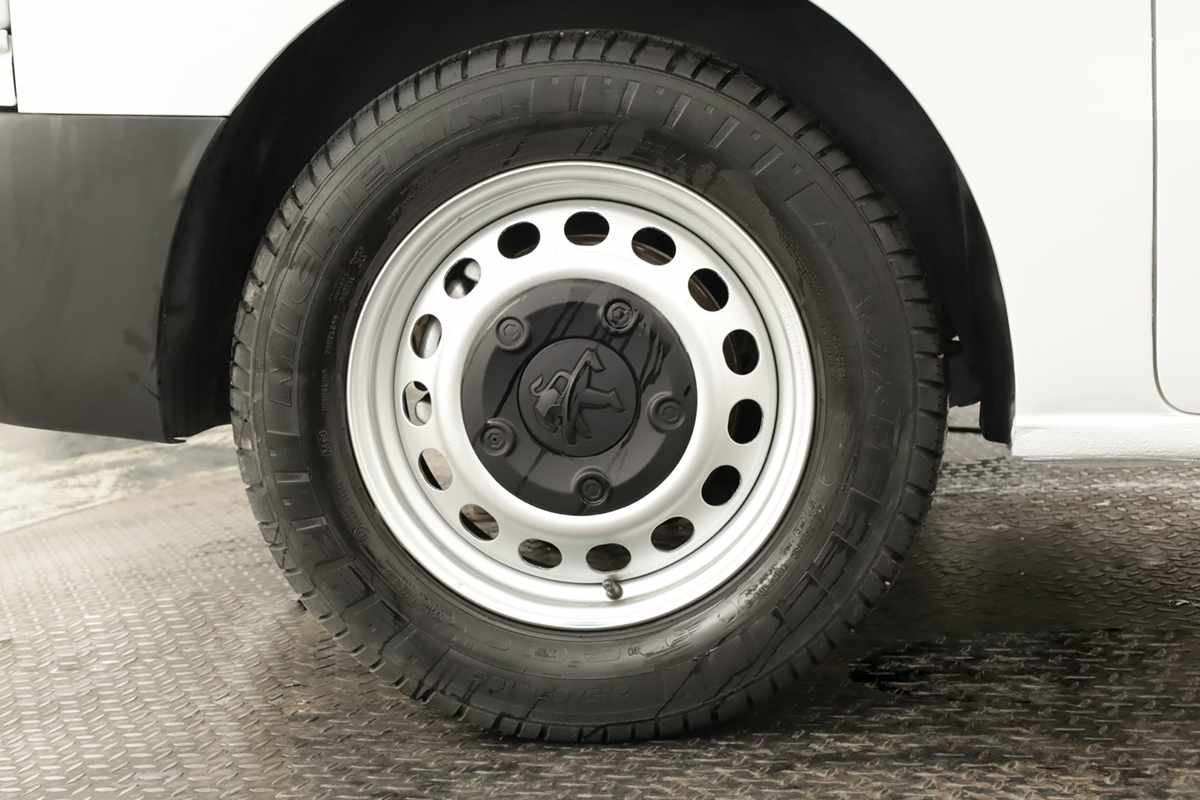 peugeot-expert-2024-diesel-1499cc