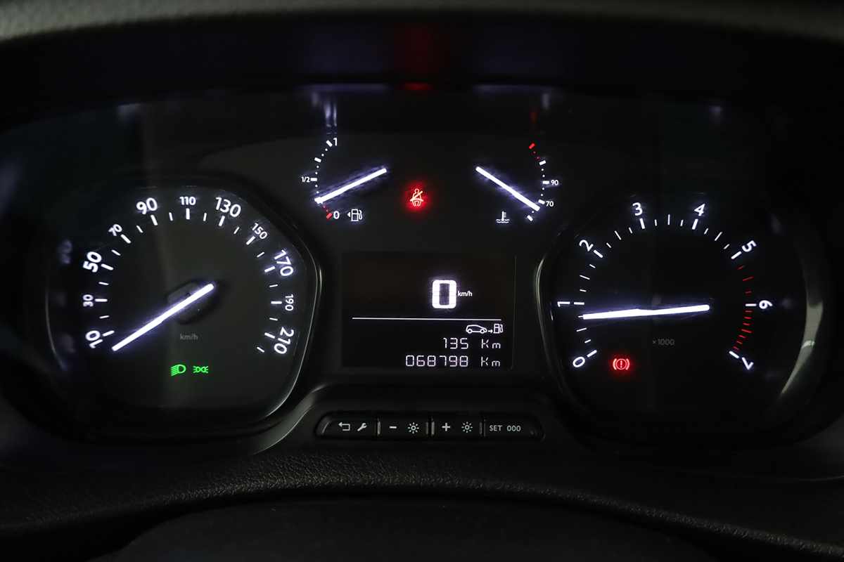 peugeot-expert-2024-diesel-1499cc