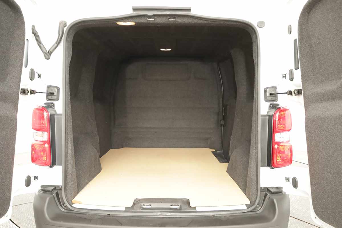 peugeot-expert-2024-diesel-1499cc