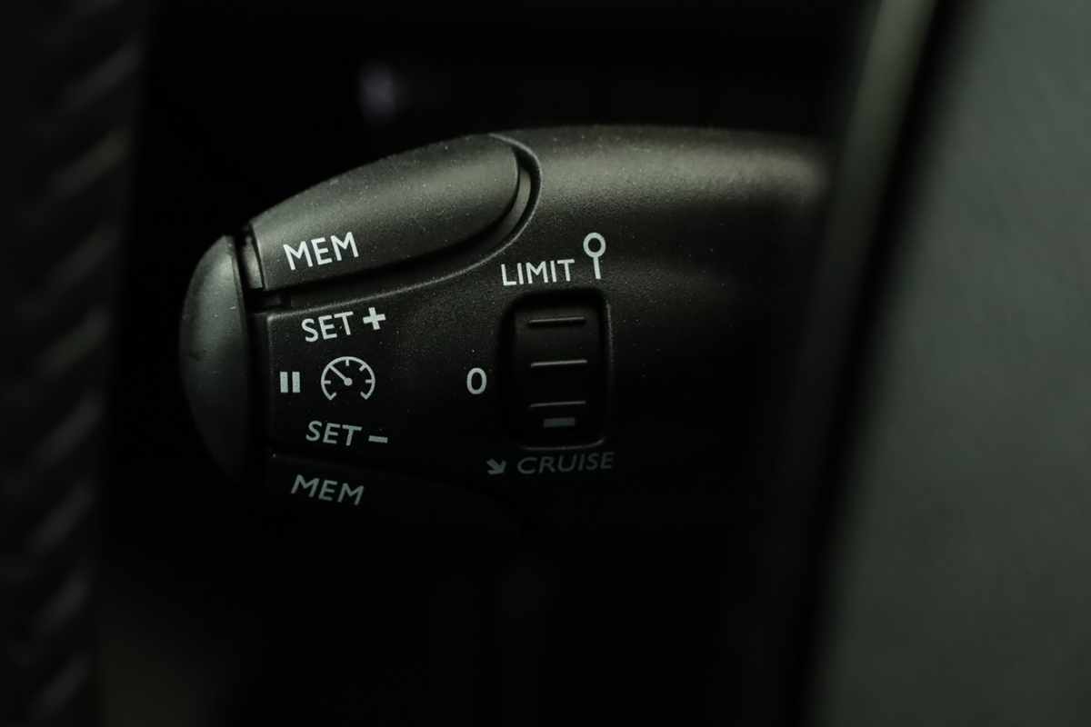 peugeot-e-208-2025-eletrico-0cc