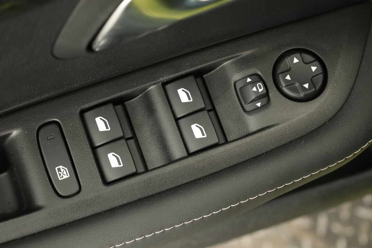 peugeot-e-208-2025-eletrico-0cc
