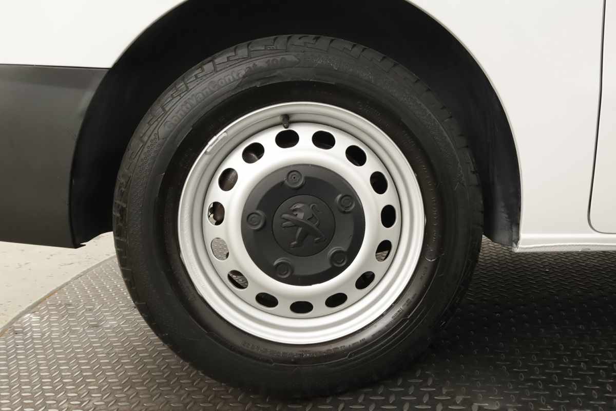 peugeot-expert-2023-diesel-1499cc