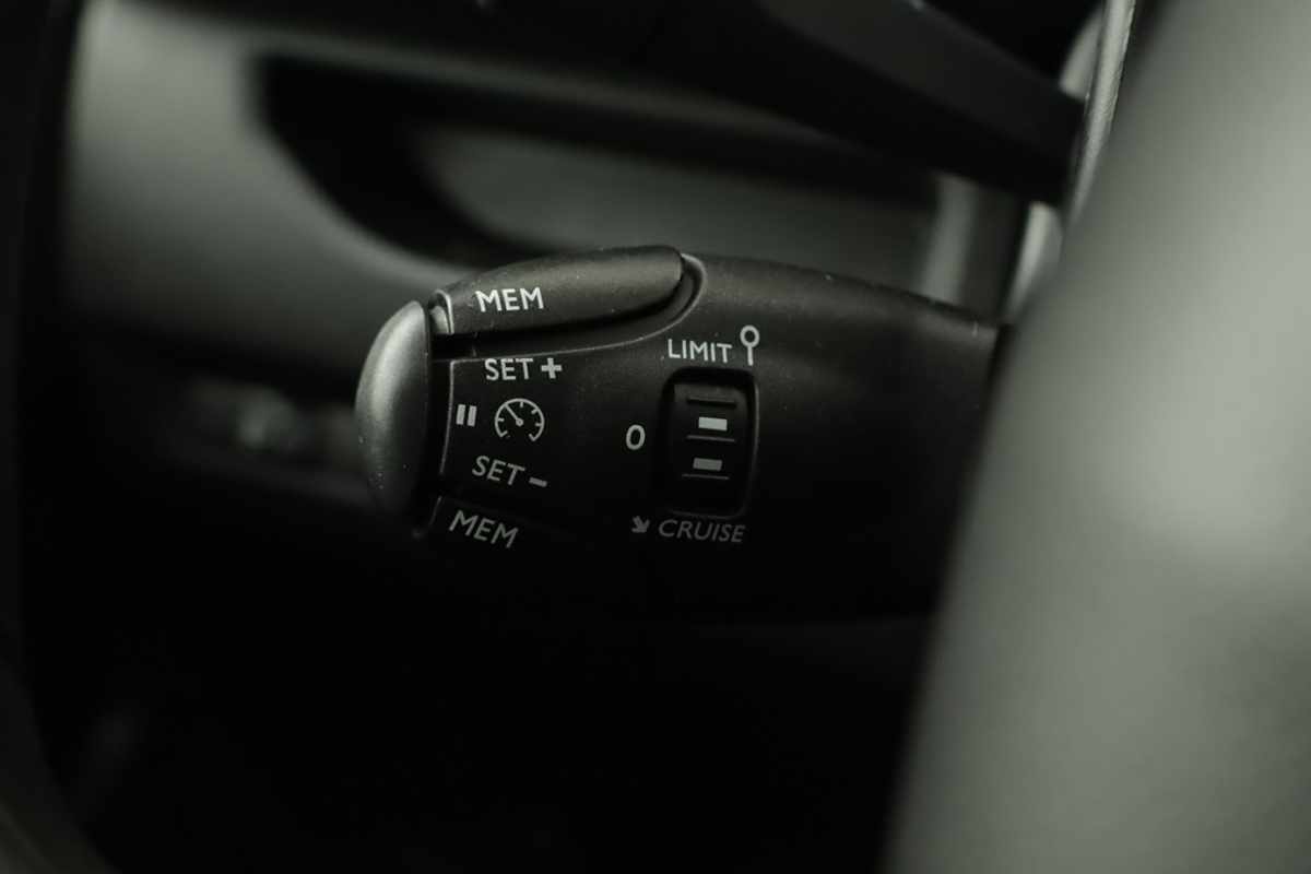 peugeot-expert-2023-diesel-1499cc