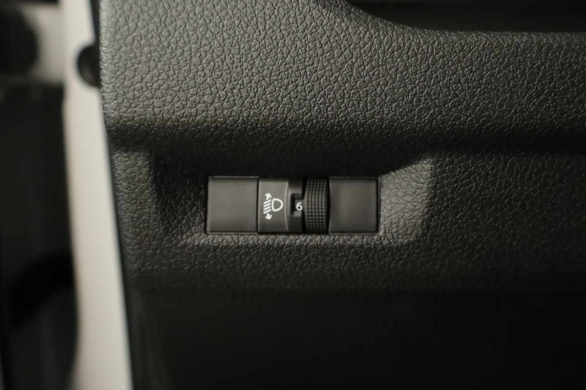 peugeot-expert-2023-diesel-1499cc