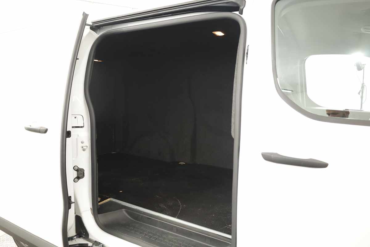 peugeot-expert-2023-diesel-1499cc
