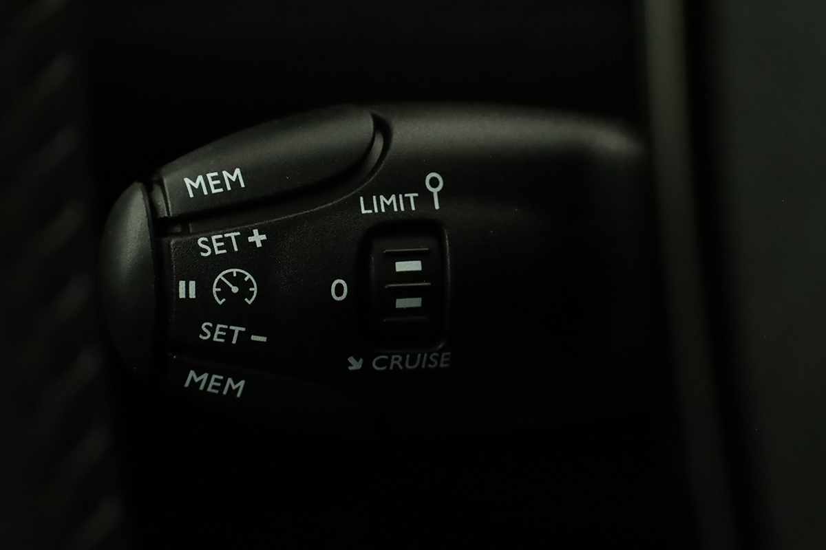 peugeot-2008-2024-gasolina-1199cc