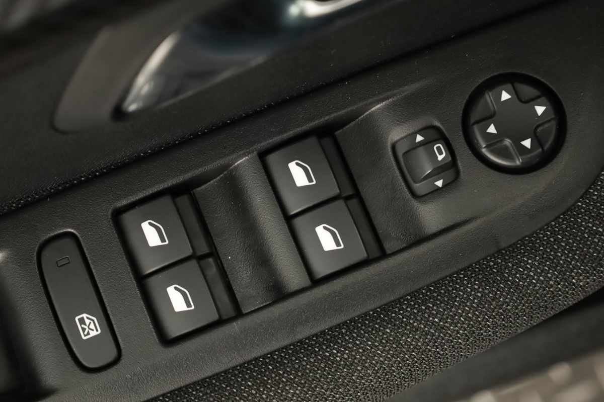 peugeot-208-2025-gasolina-1199cc
