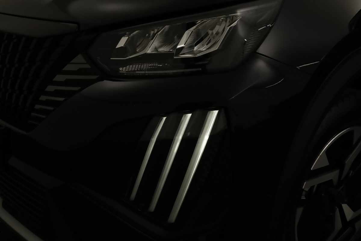 peugeot-e-2008-2025-eletrico-0cc