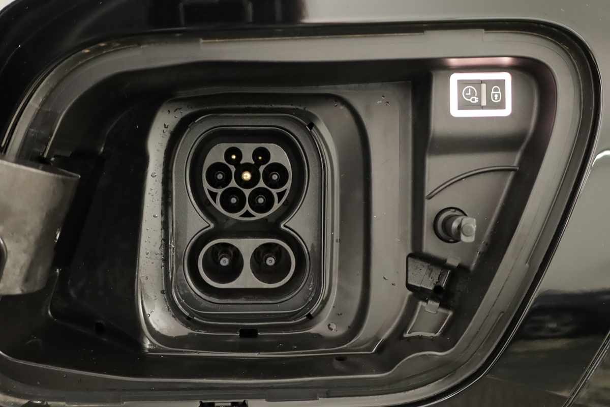 peugeot-e-2008-2025-eletrico-0cc