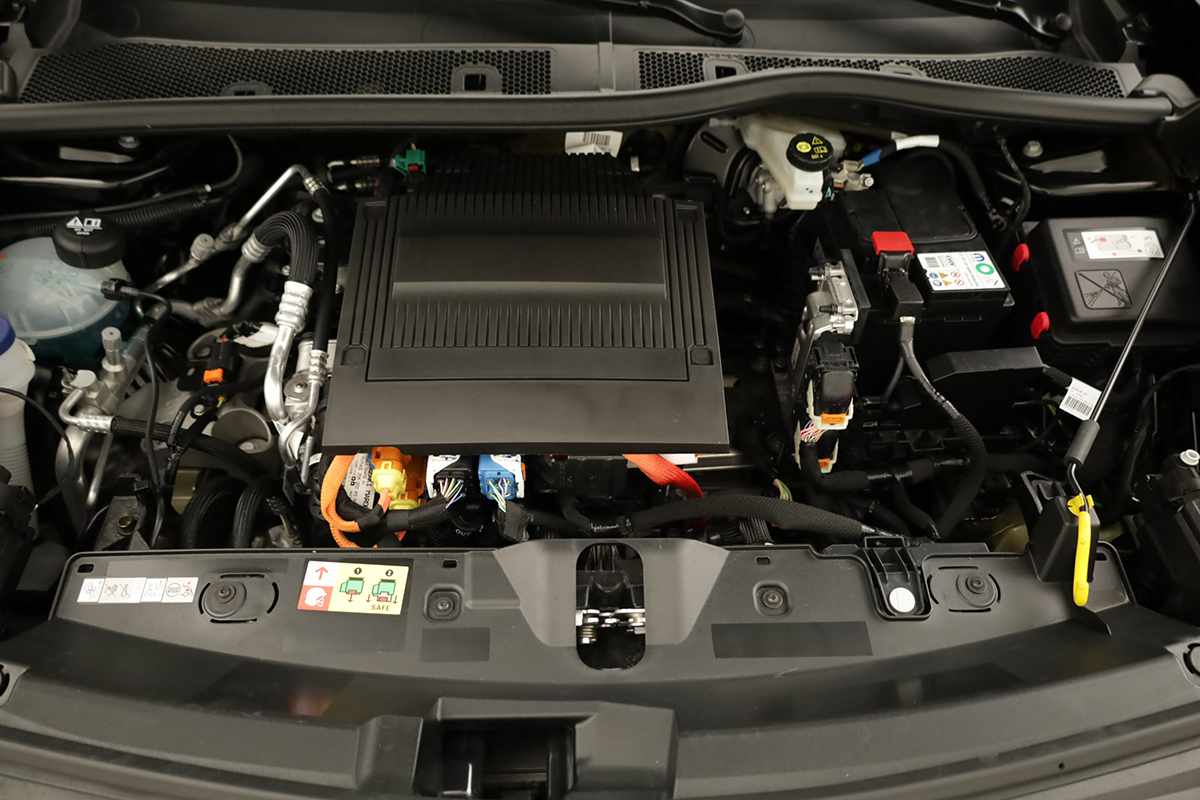 peugeot-e-2008-2025-eletrico-0cc
