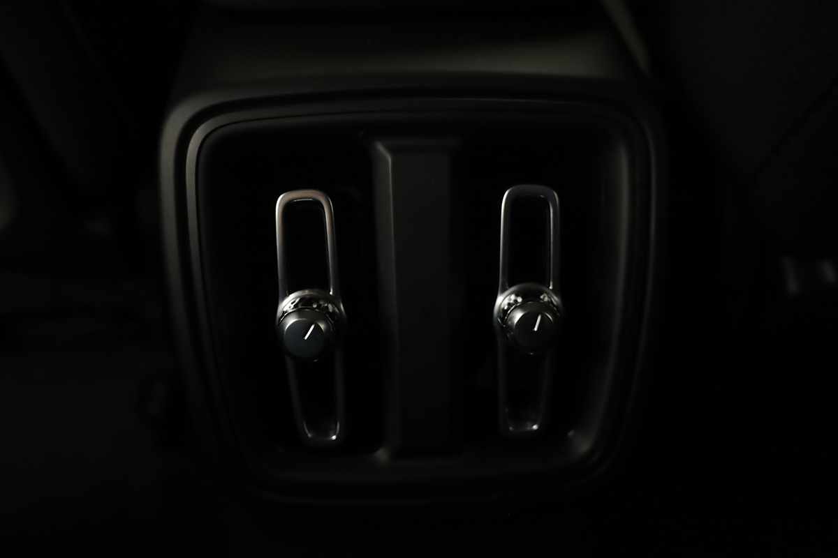 volvo-xc40-2025-gasolina-1969cc