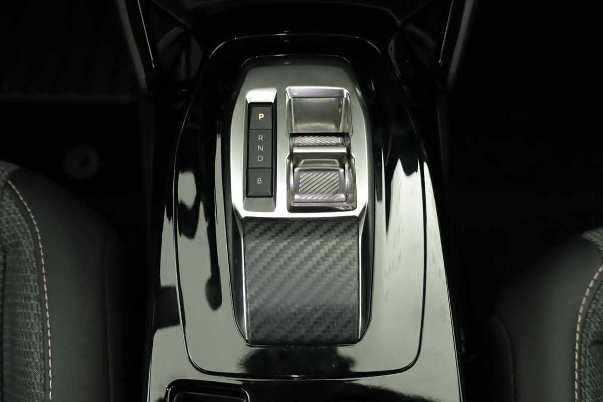 peugeot-e-2008-2025-eletrico-0cc