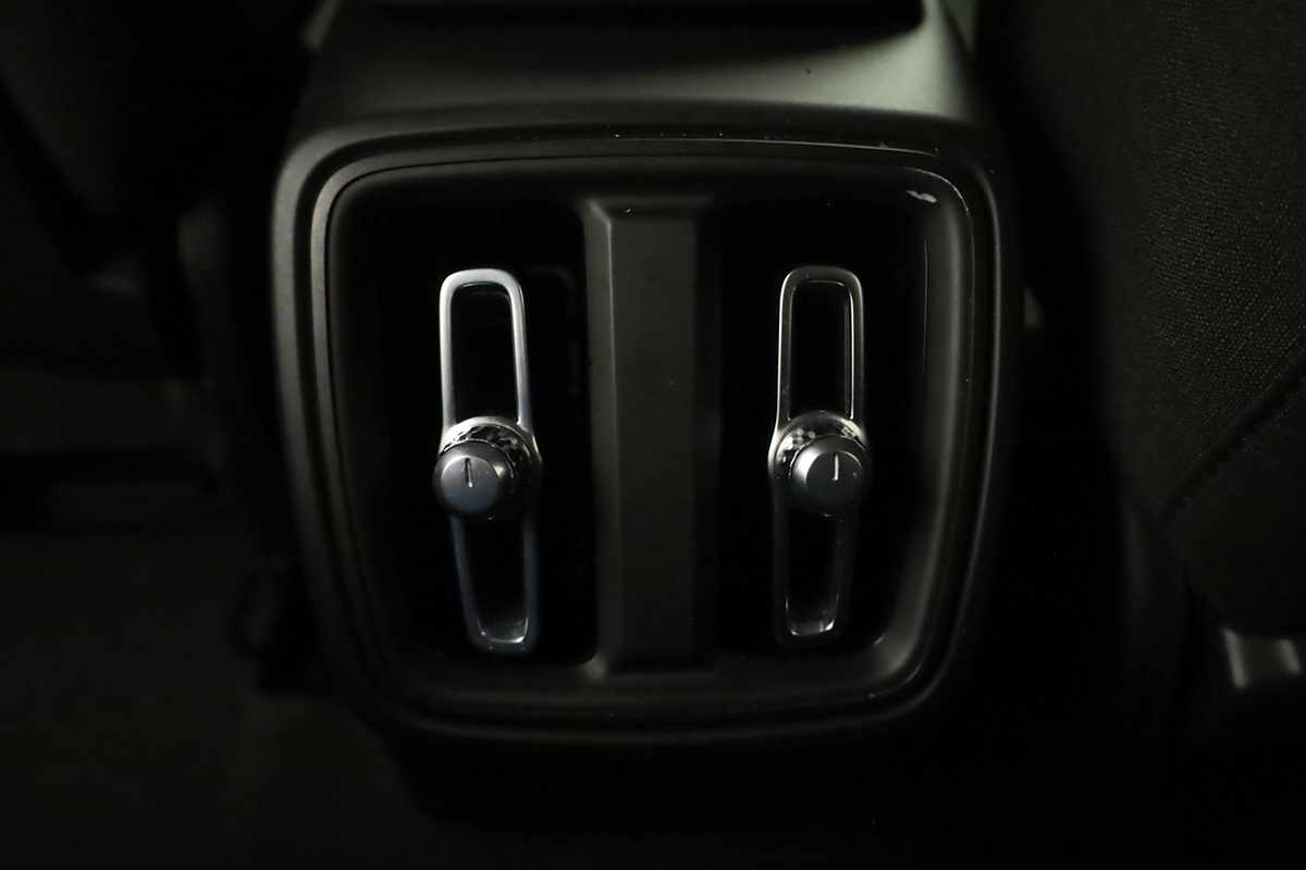 volvo-xc40-2025-gasolina-1969cc