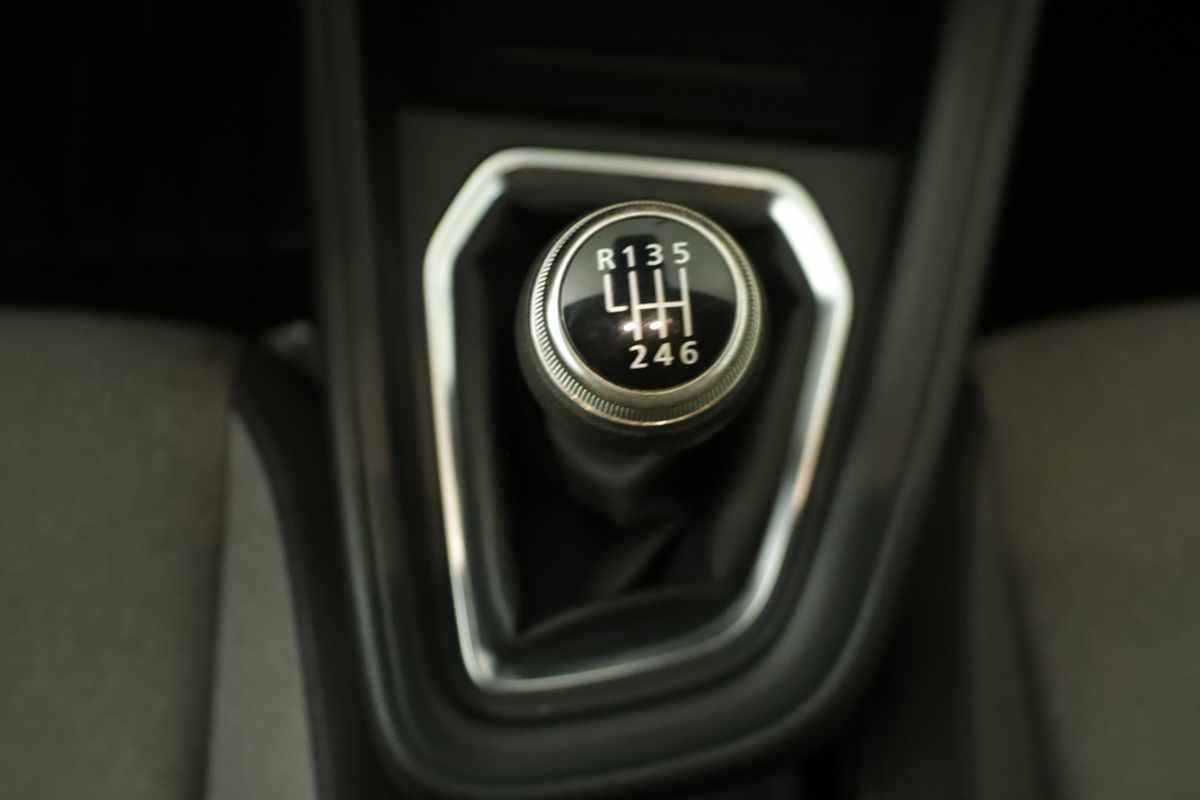 mitsubishi-colt-2024-gasolina-999cc