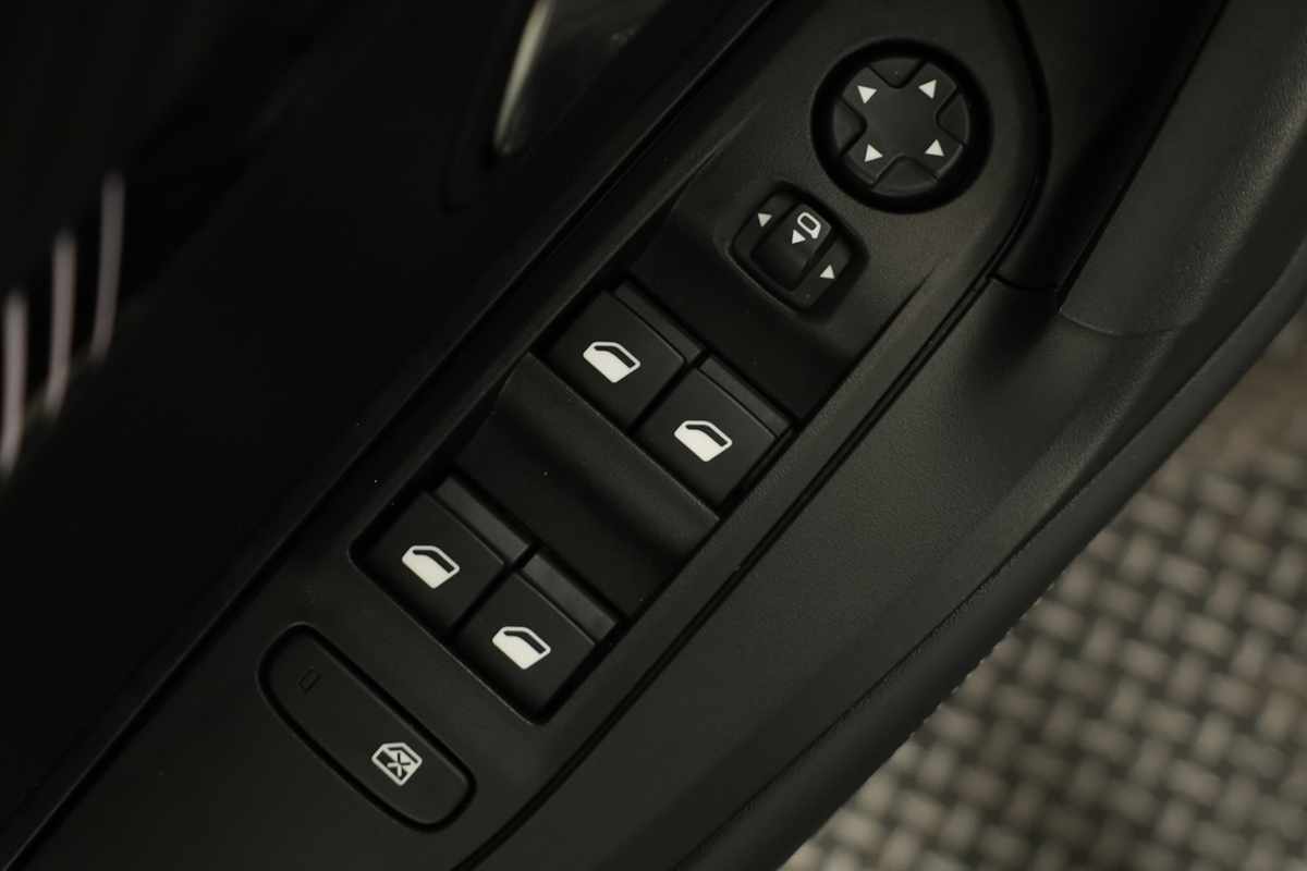 peugeot-2008-2024-gasolina-1199cc