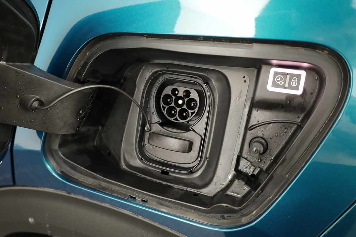 peugeot-e-2008-2025-eletrico-0cc