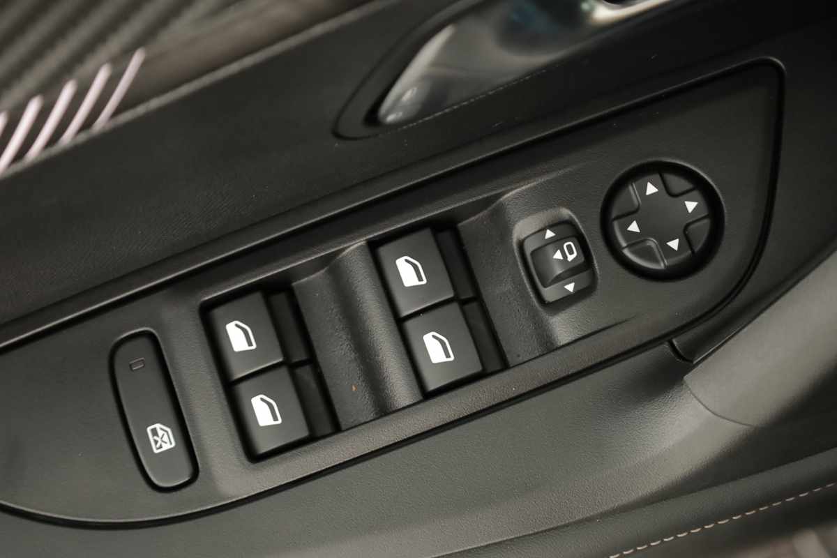 peugeot-e-2008-2025-eletrico-0cc