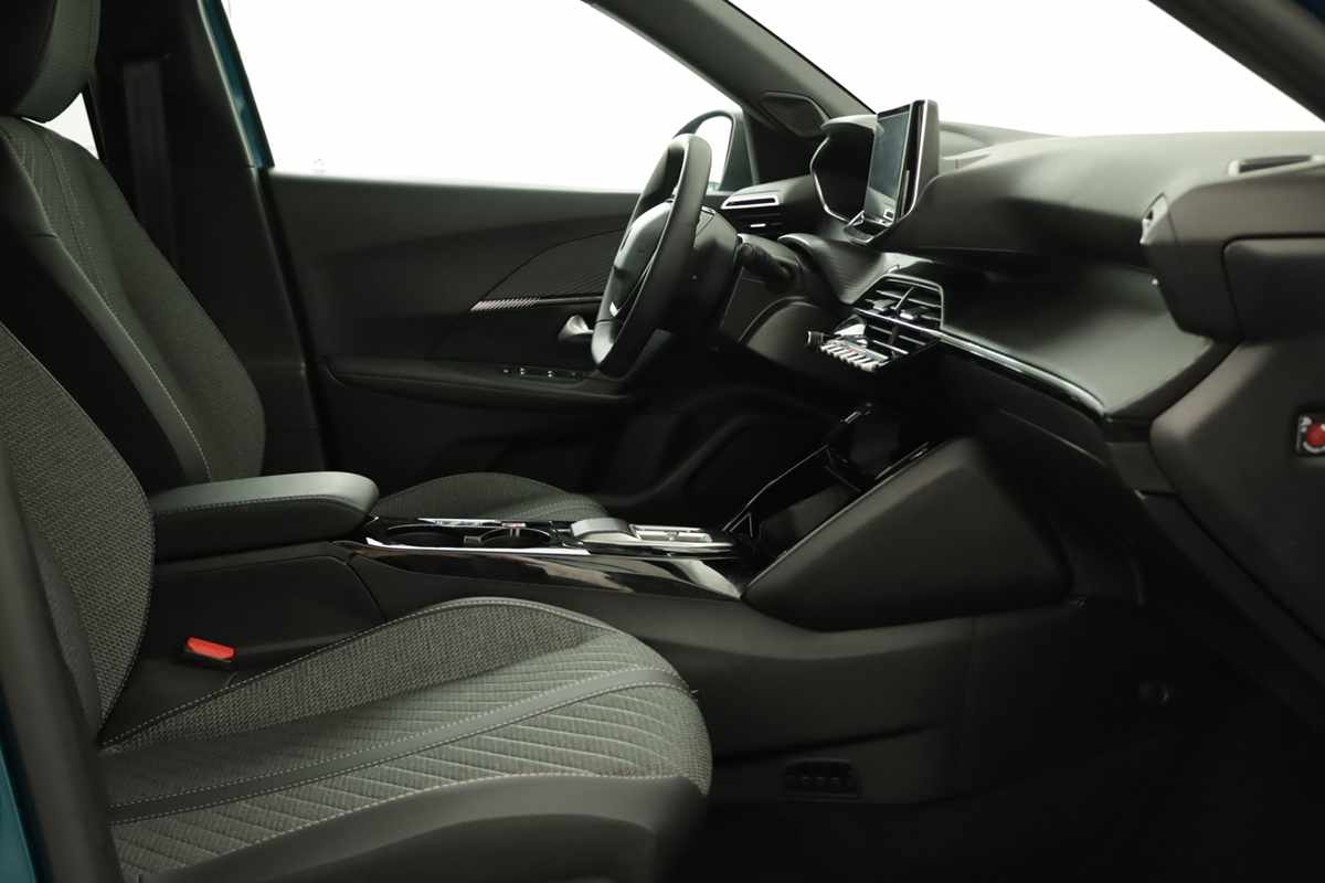 peugeot-e-2008-2025-eletrico-0cc