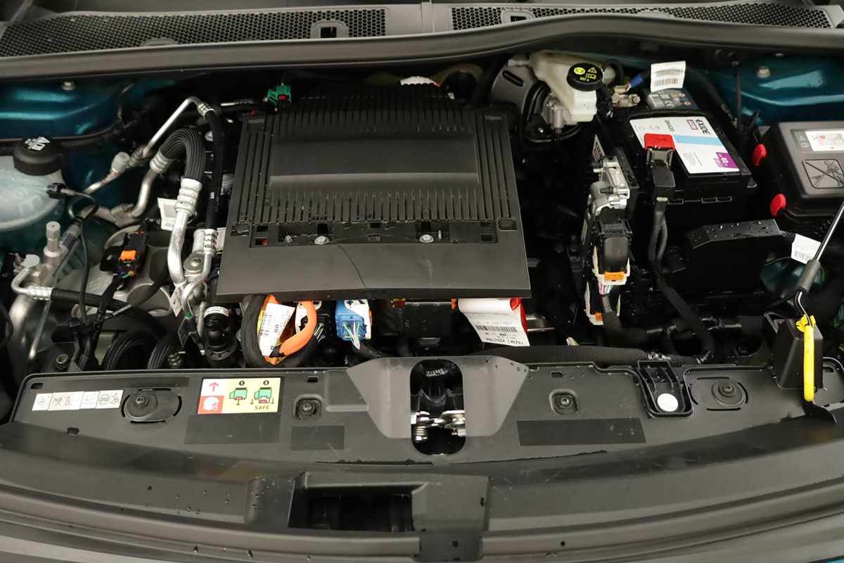 peugeot-e-2008-2025-eletrico-0cc