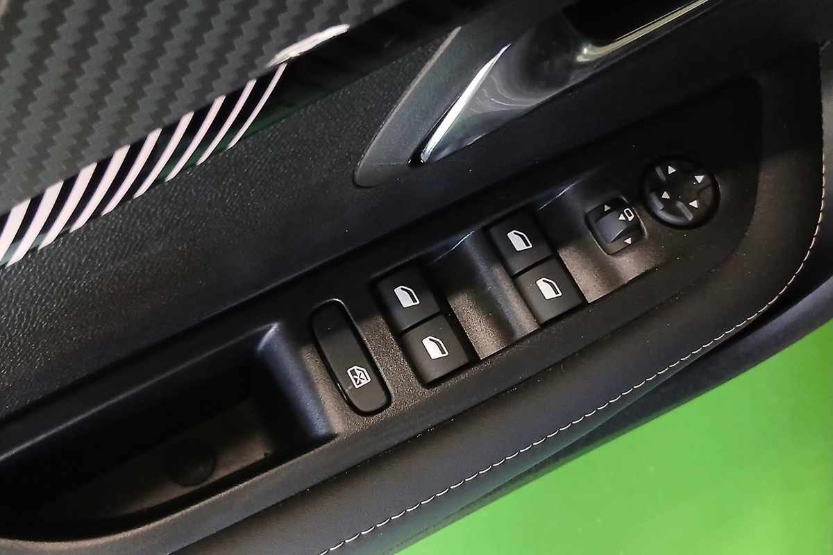 peugeot-208-2026-gasolina-1199cc