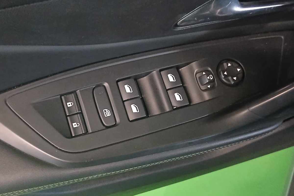 peugeot-308-2024-gasolina-1199cc