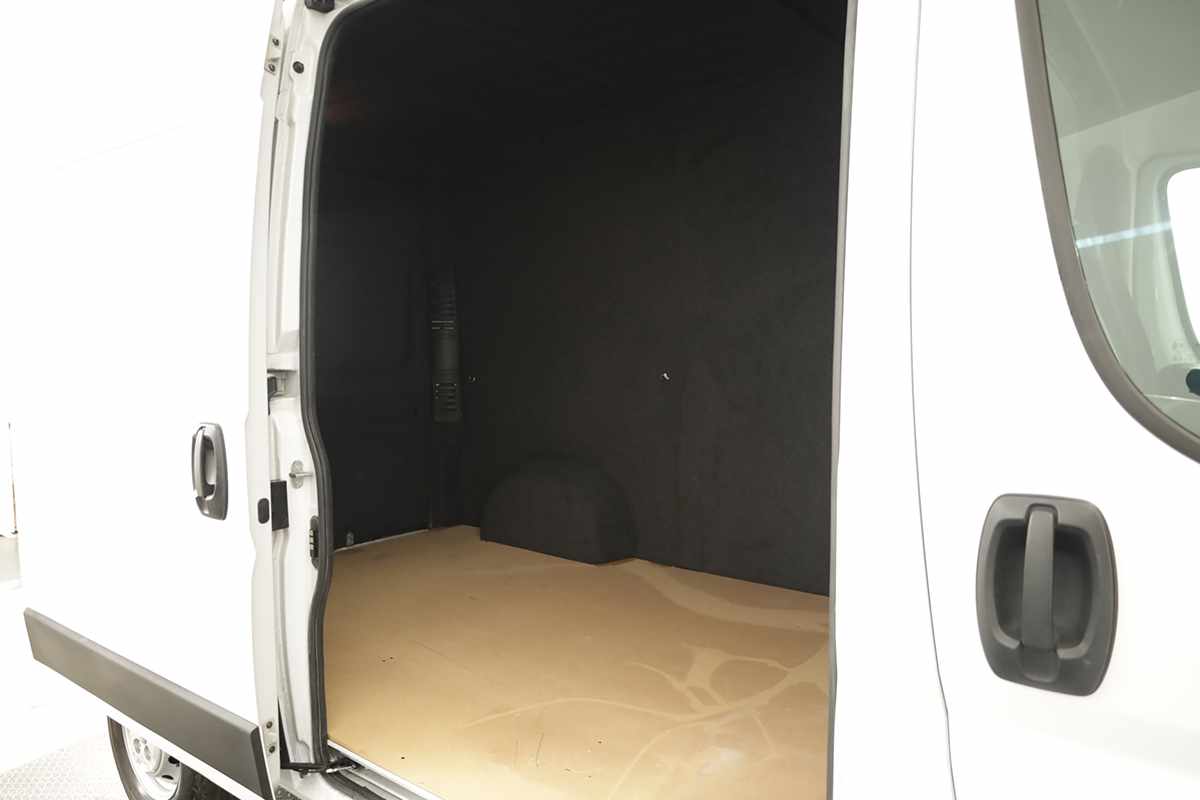 peugeot-boxer-2024-diesel-2184cc
