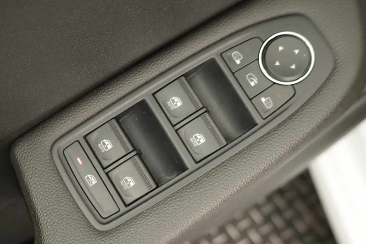 mitsubishi-colt-2024-gasolina-999cc