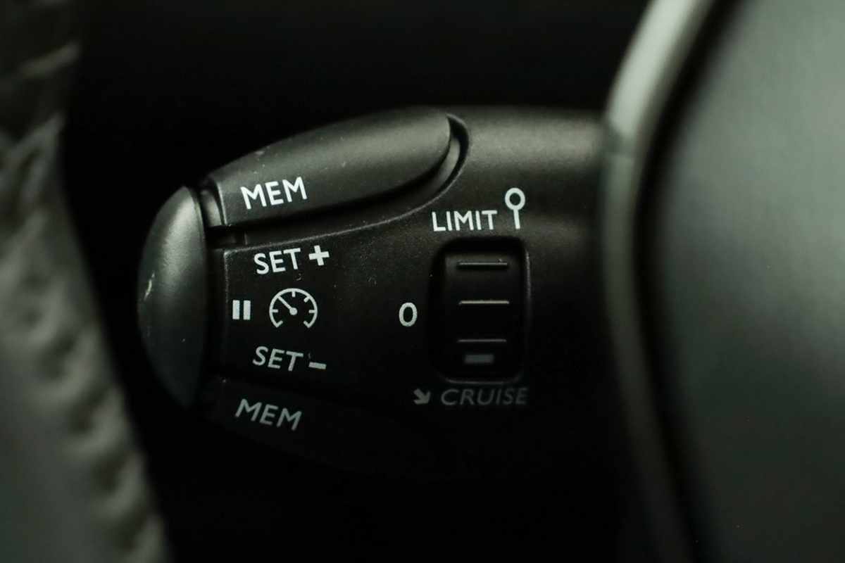 peugeot-2008-2024-gasolina-1199cc