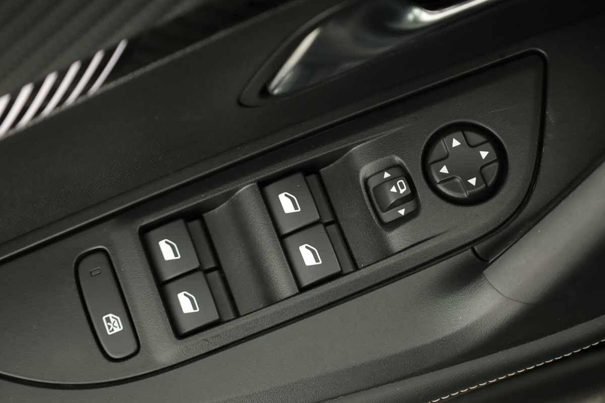 peugeot-2008-2024-gasolina-1199cc