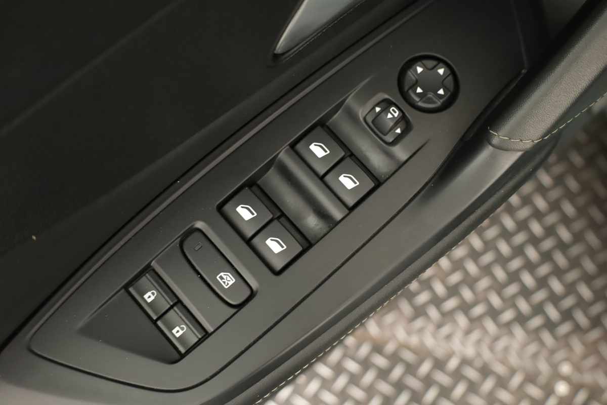 peugeot-308-sw-2024-gasolina-1199cc