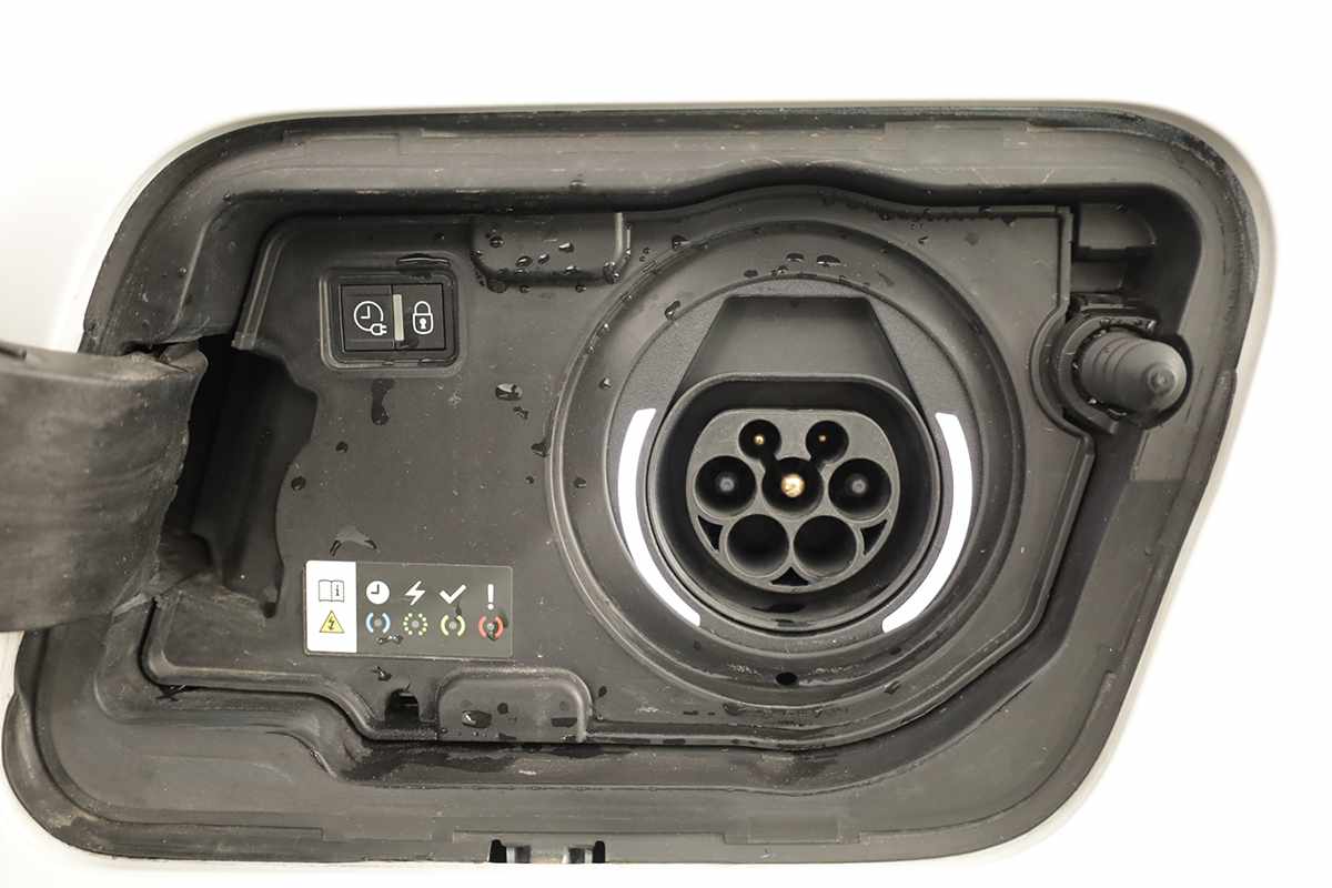 peugeot-3008-2021-hibrido-a-gasolina-1598cc